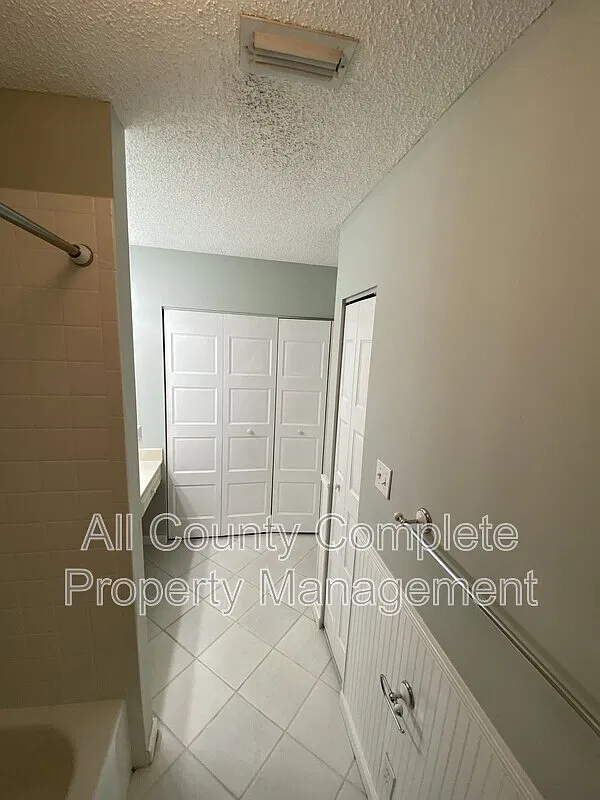 The Lakes Condominiums — Photo 4
