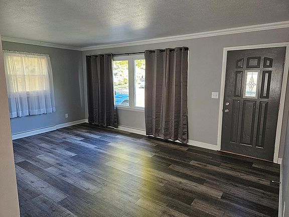 3rd image of 2618 Crestview Dr