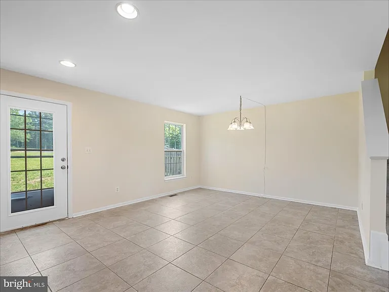 303 Pendleton Ln — Photo 7