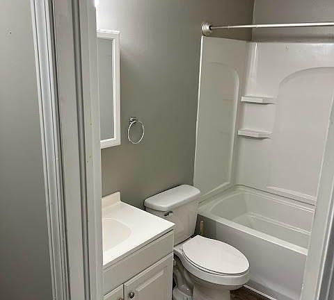 2nd image of 1424 N Chapel St #8