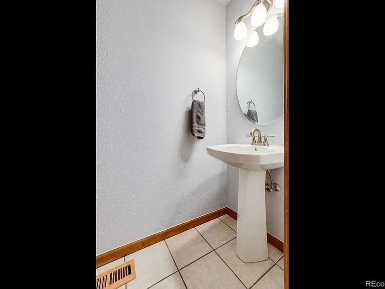 15581 Flowerhill Cir — Photo 11