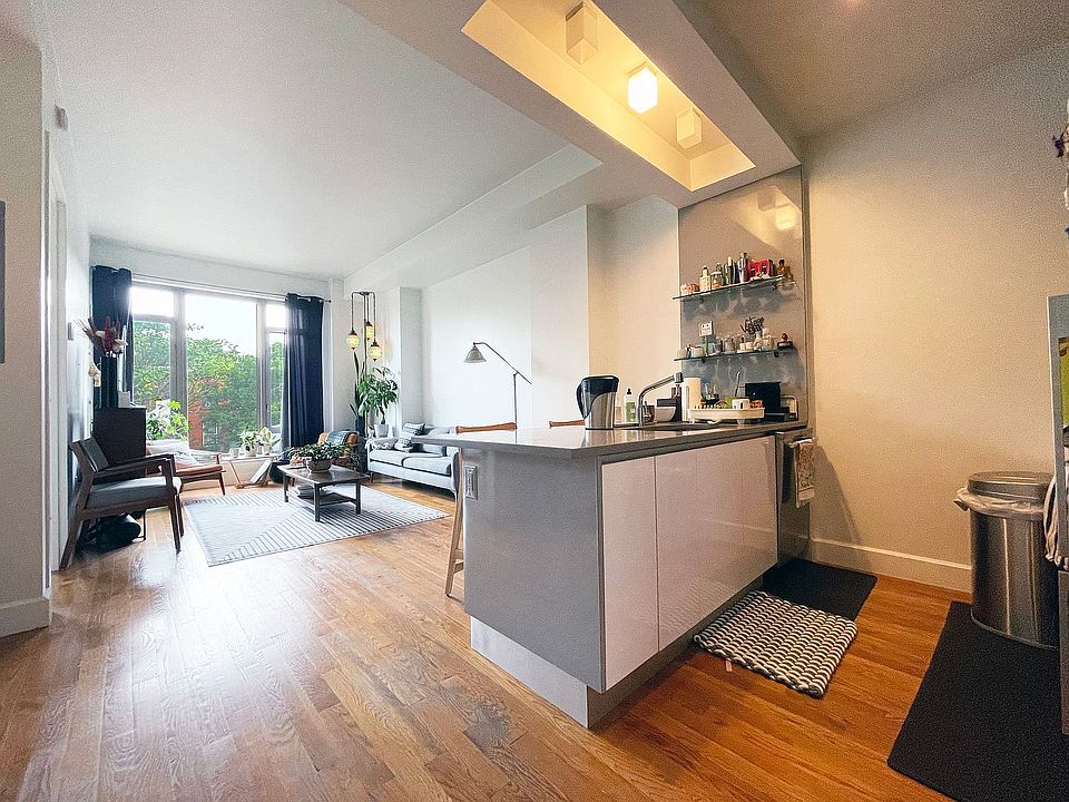 1st image of 315 Gates Ave APT 3I
