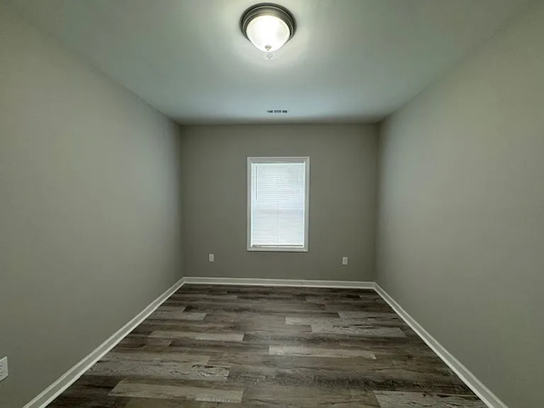 415 Spring Ct — Photo 5