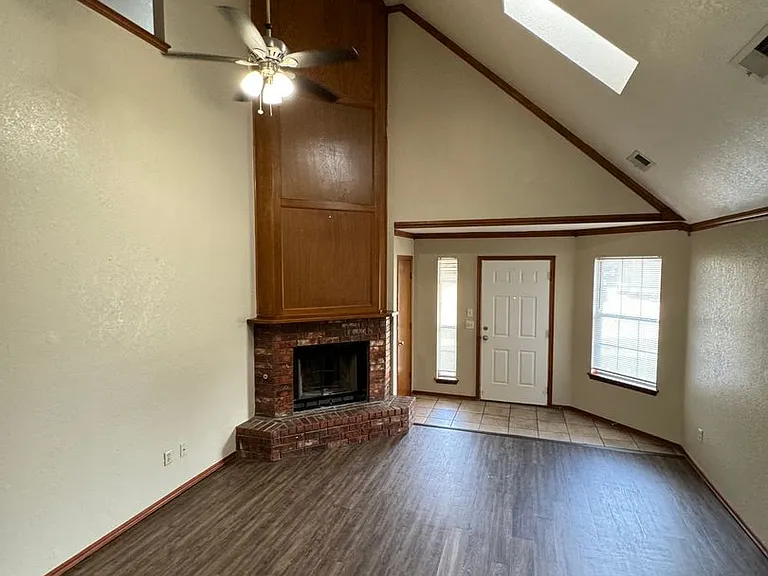 2618 Briarcliff Dr — Photo 2
