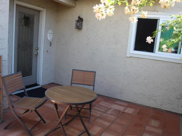 125 Mission Dr, East Palo Alto, CA 94303