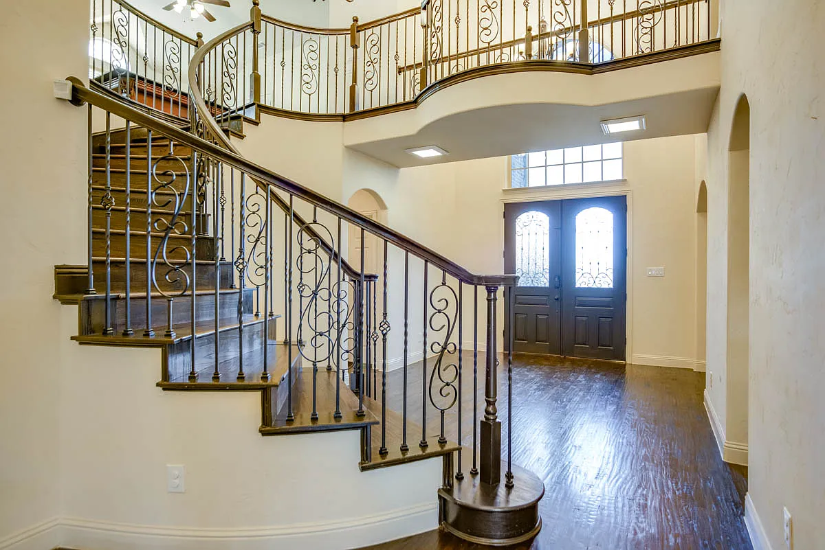 4 bed, 4238 sqft, $4,700 — Photo 3