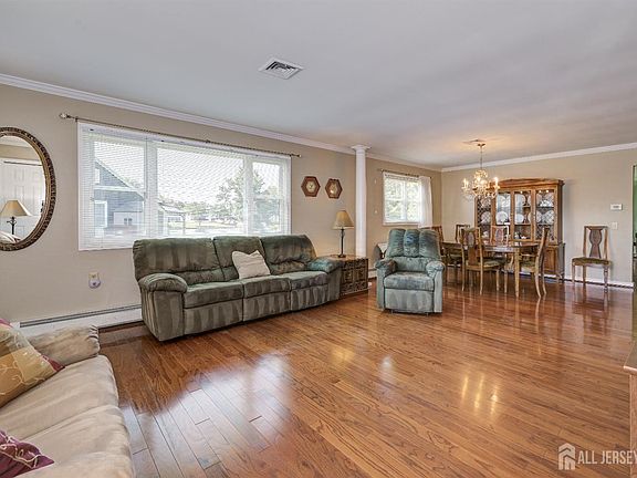 5th image of 28 Bahamia Dr