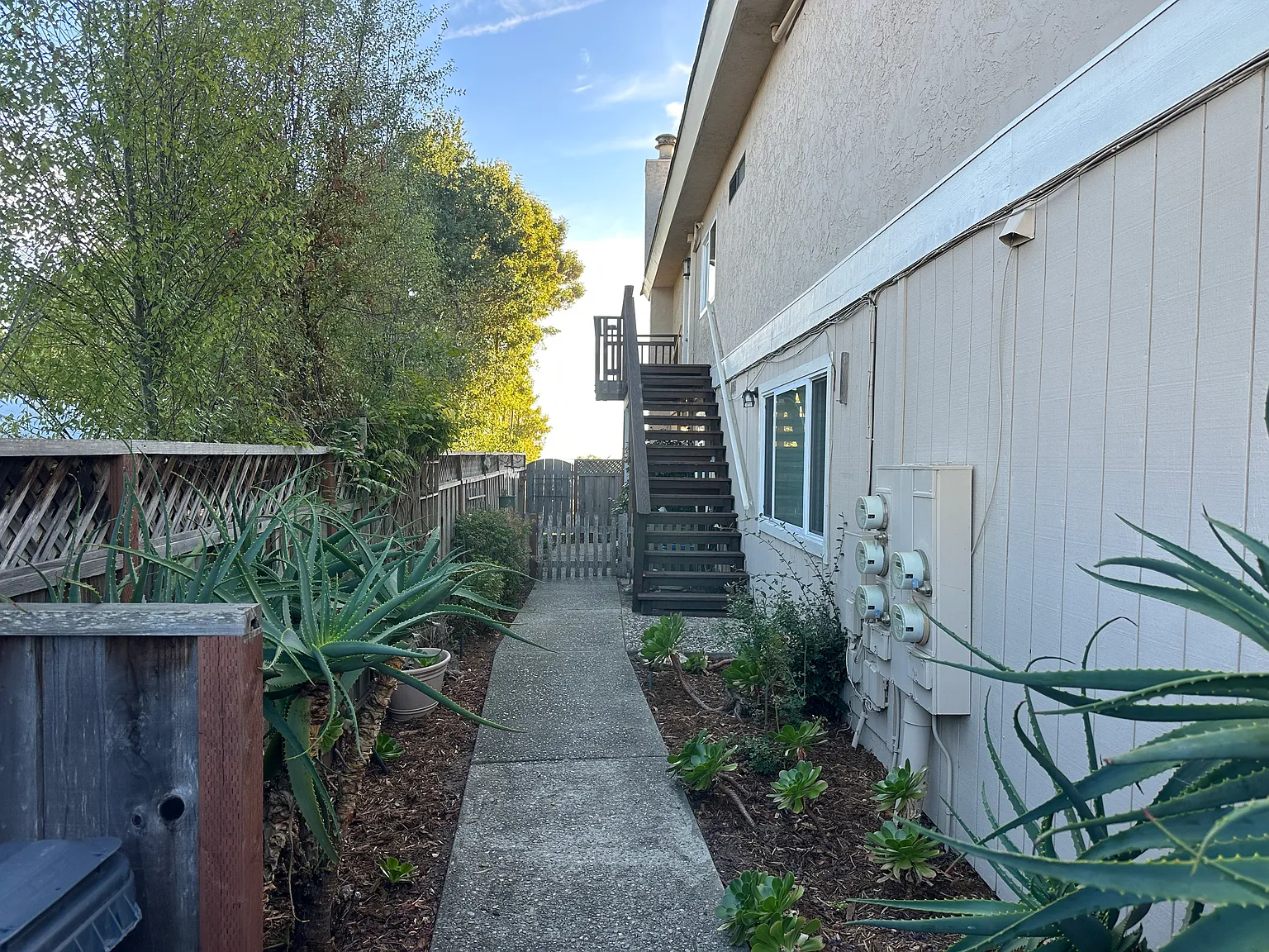 261 Sea Ridge Rd — Photo 1