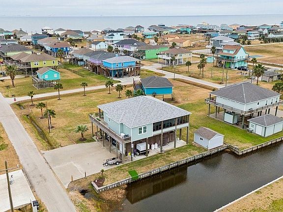 3rd image of 945 Gulfview Dr