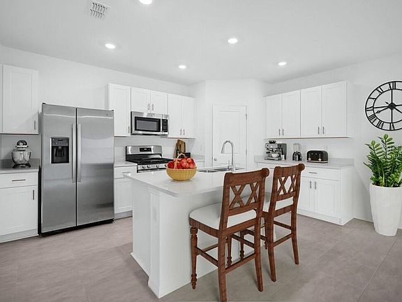 5th image of 13427 Camelot Ct