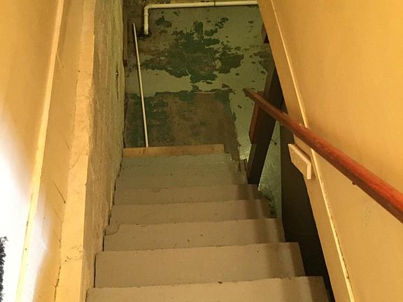stairs basement