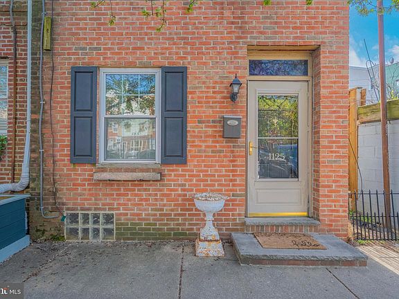 3rd image of 1125 E Moyamensing Ave