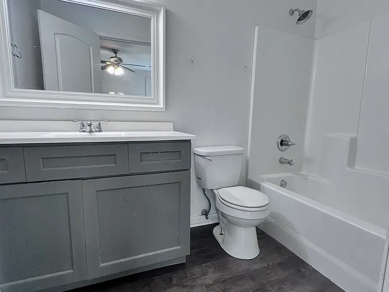 1010 E Newton St — Photo 10