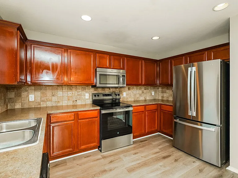 5828 Ridge Lake Dr — Photo 8