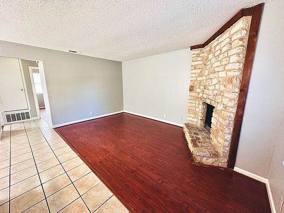 3rd image of 9808 Roxanna Dr APT C