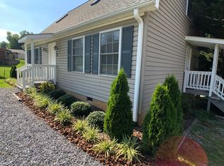 22 Shelburne Dr, Asheville, NC 28806