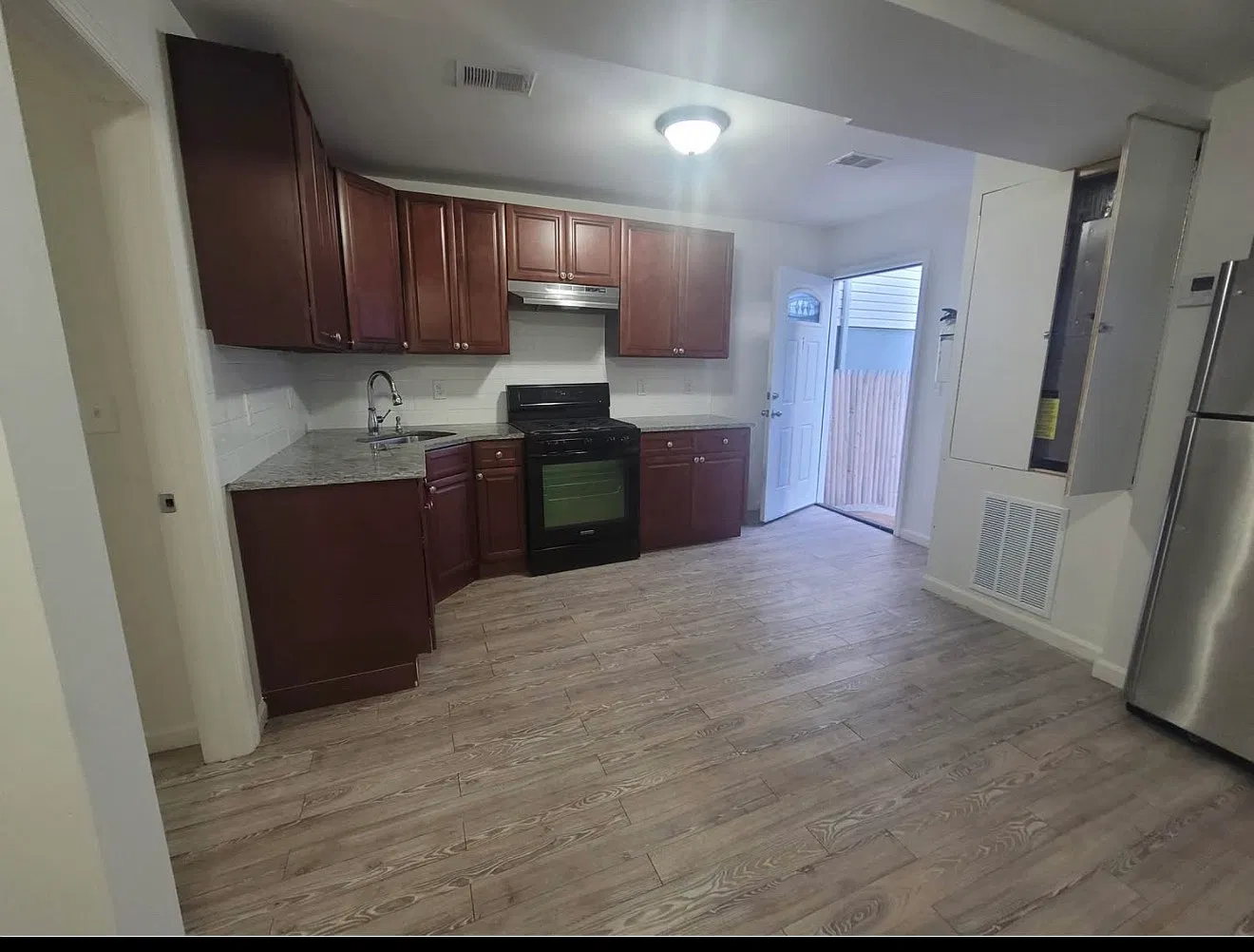 3 bed, $1,900 — Photo 4