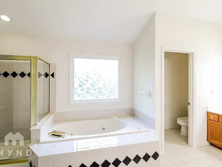 1220 Downyshire Dr — Photo 13