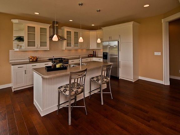 This kitchen is easy to clean, highly functional and very bright.