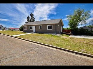 401 E 9th St, New England, ND 58647
