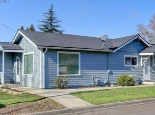 1404 SW Bridge St, Grants Pass, OR 97526