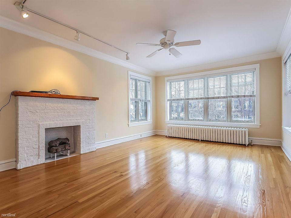 004-Living_Room-5181190-medium4x3