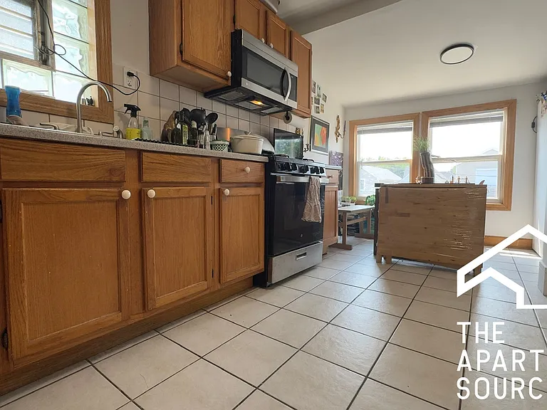 1634 N Whipple St #T — Photo 6