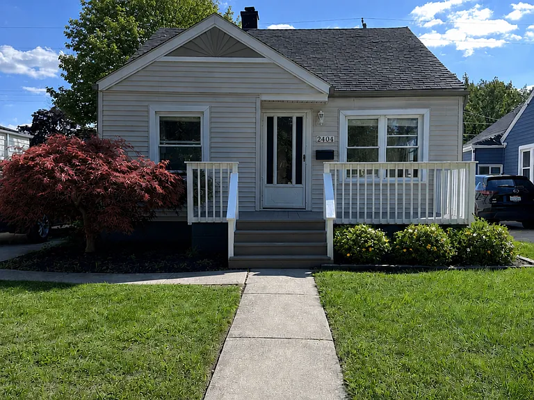 2404 Rowland Ave — Photo 1