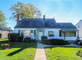 146 Haven Ln, Levittown, NY 11756