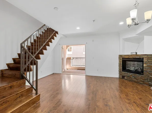 5633 Carlton Way #203, Los Angeles, CA 90028