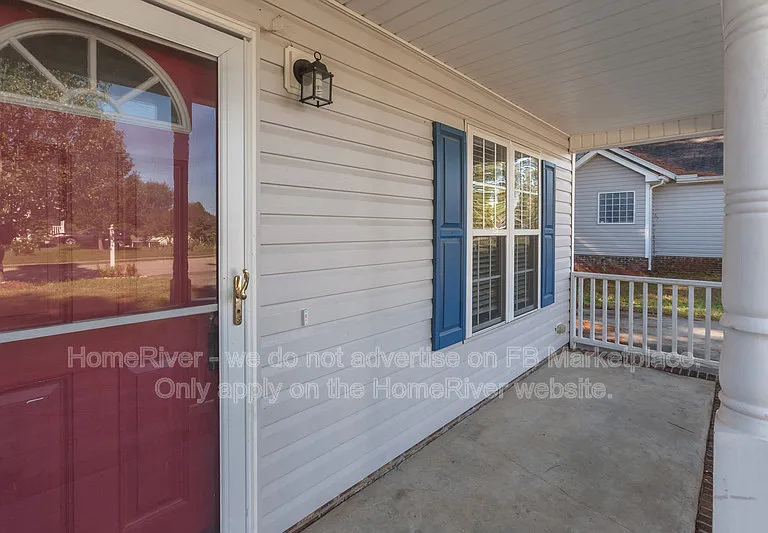 862 N Taylor St — Photo 2