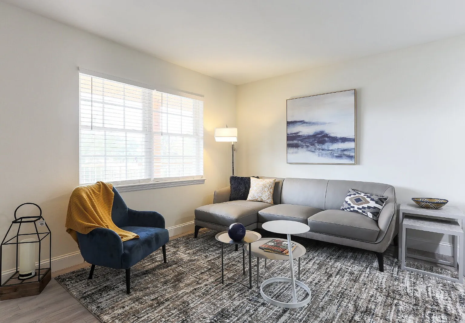 1 bed, 1.0 bath, 550 sqft, $995 — Photo 2