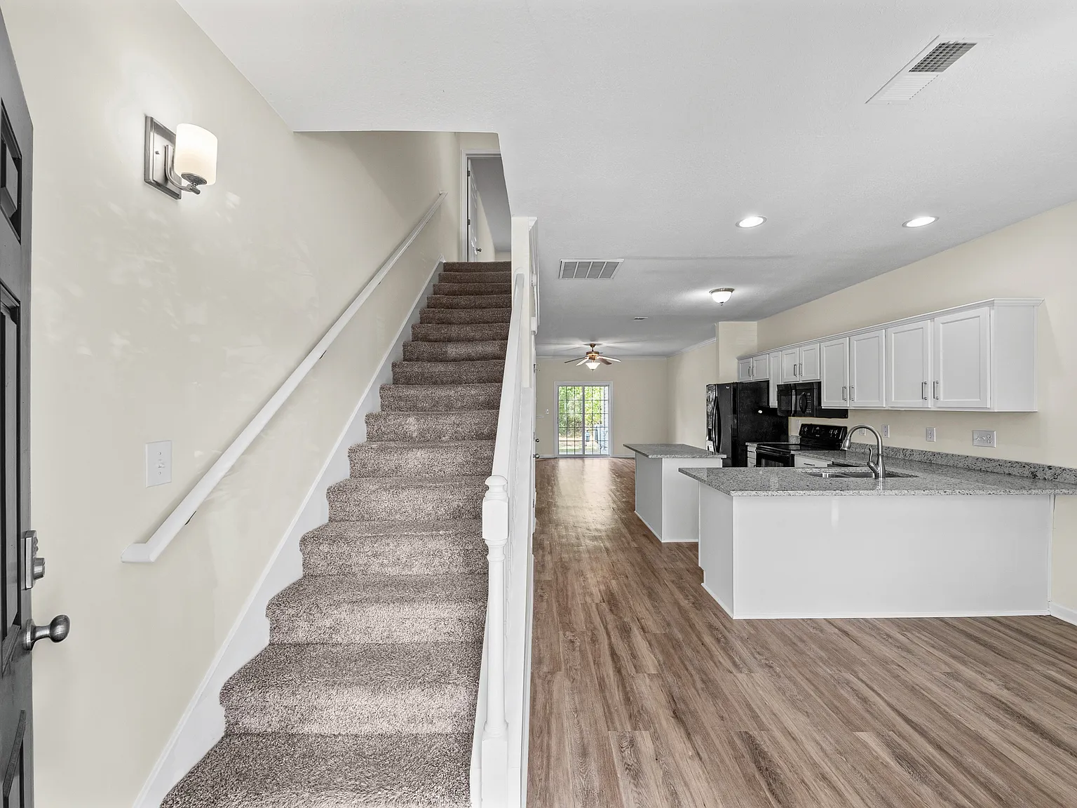 2 bed, 2.5 bath, 1211 sqft, $1,350 — Photo 4