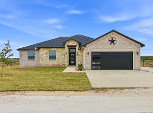 59 Legend Hills Rd, Uvalde, TX 78801