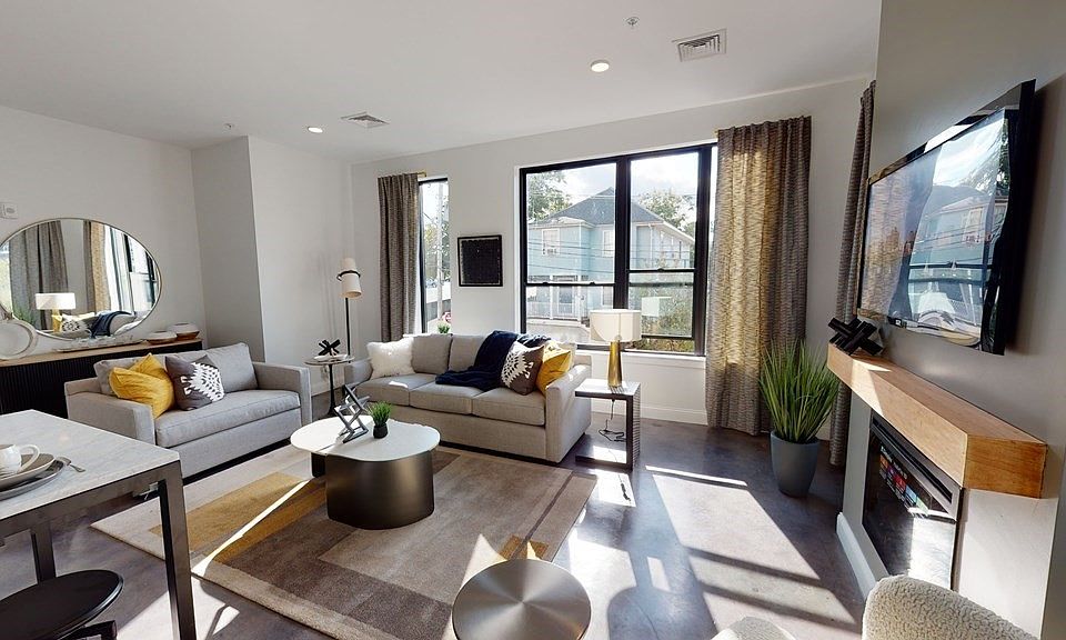1st image of 28 Mechanic St #204