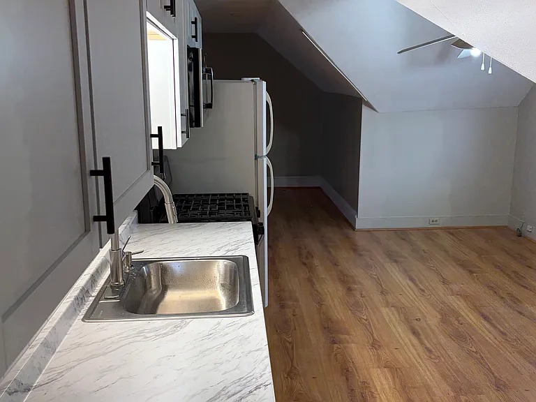 2 Wachusett St #4B — Photo 3