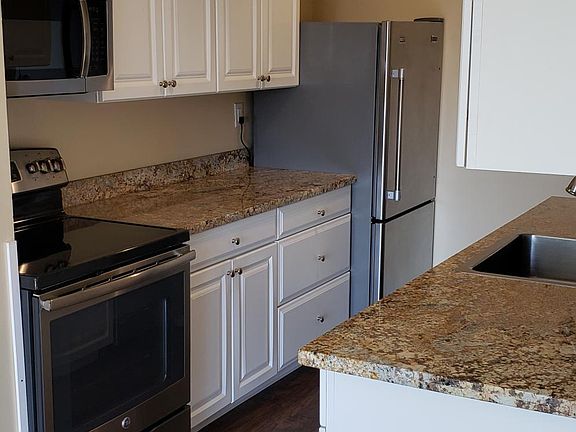 4th image of 156 Oxford Ln APT 4