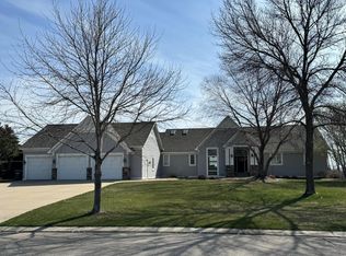 1055 W Shore Dr SW, Hutchinson, MN 55350