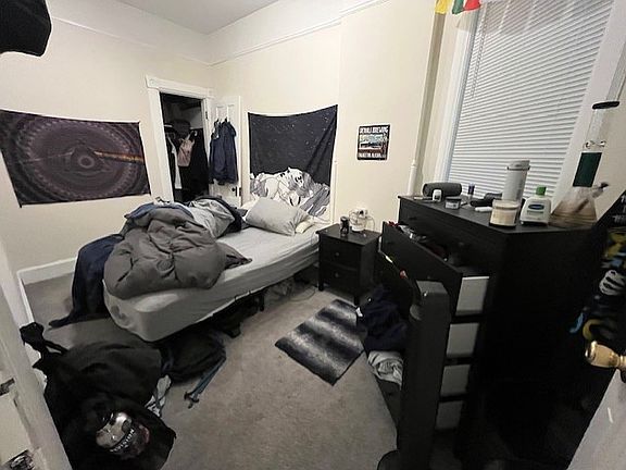 5th image of 907 W Newport Ave #2