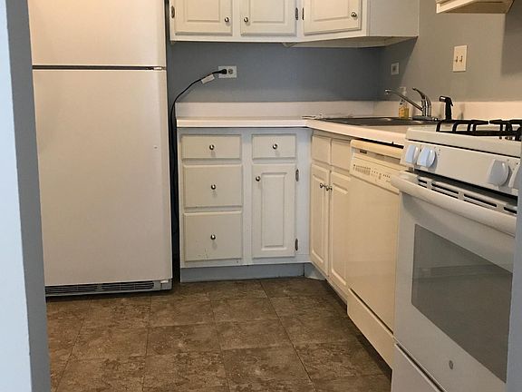 4th image of 3200 Bayside Dr Unit 2
