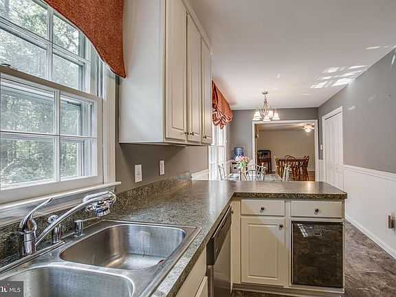4th image of 48 Snowbird Ln