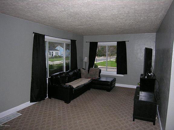 3rd image of 1401 Palmer Ave