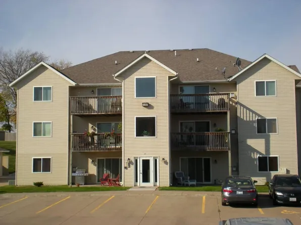 643 E 46th St #B-22, Davenport, IA 52806