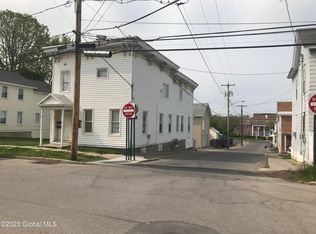 33 Hoosac St, Johnstown, NY 12095