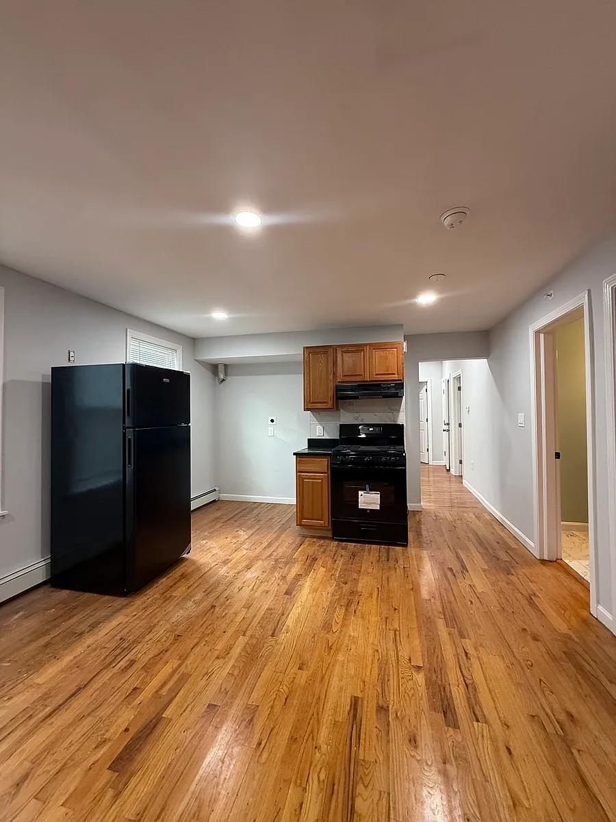 Building Photo - 78 Hollis St #1