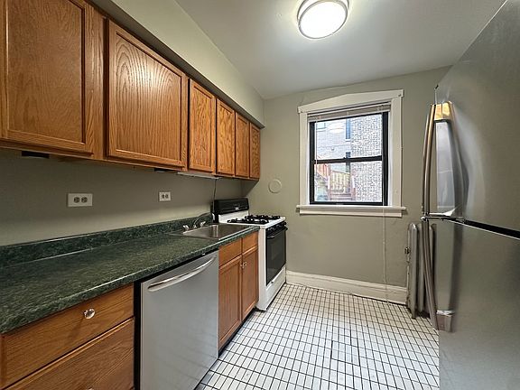 4th image of 4658 N Damen Ave #2