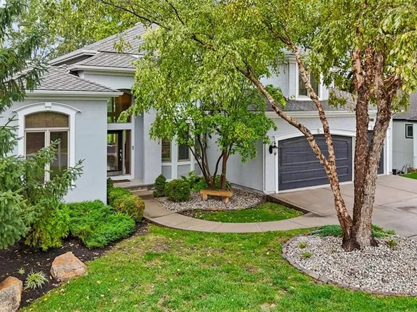 9920 Skyview Ln, Lenexa, KS 66220
