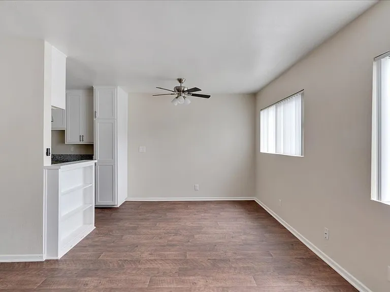 Melrose Place Apartments — Photo 41