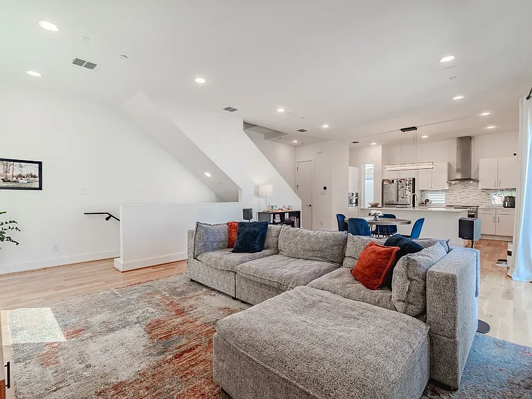 1904 Kearney Ct — Photo 14