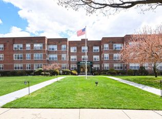 366 Stewart Ave APT B6, Garden City, NY